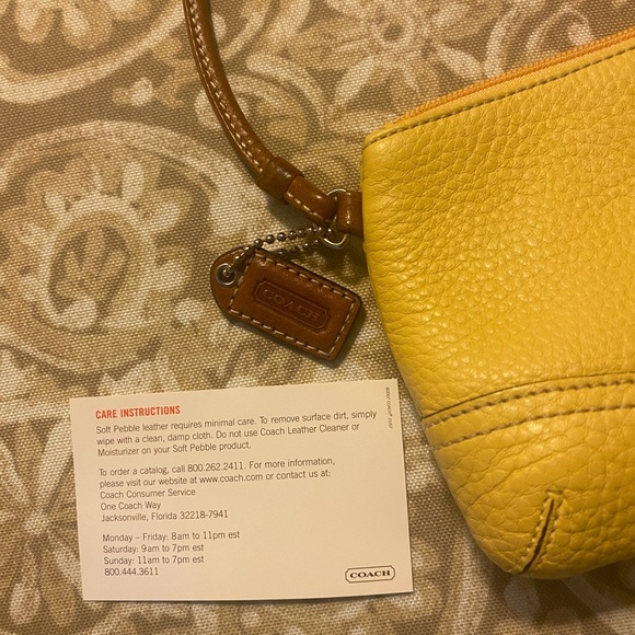 Authentic Coach Pebble Leather Collection Yellow Wristlet - Picture 4 of 4